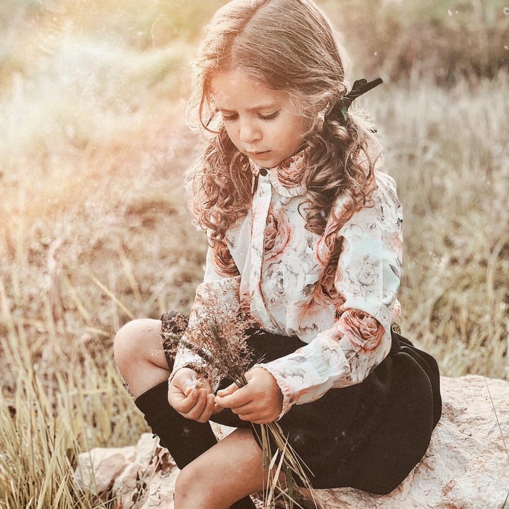 Cute button down blouse. - Picture 5 of 14